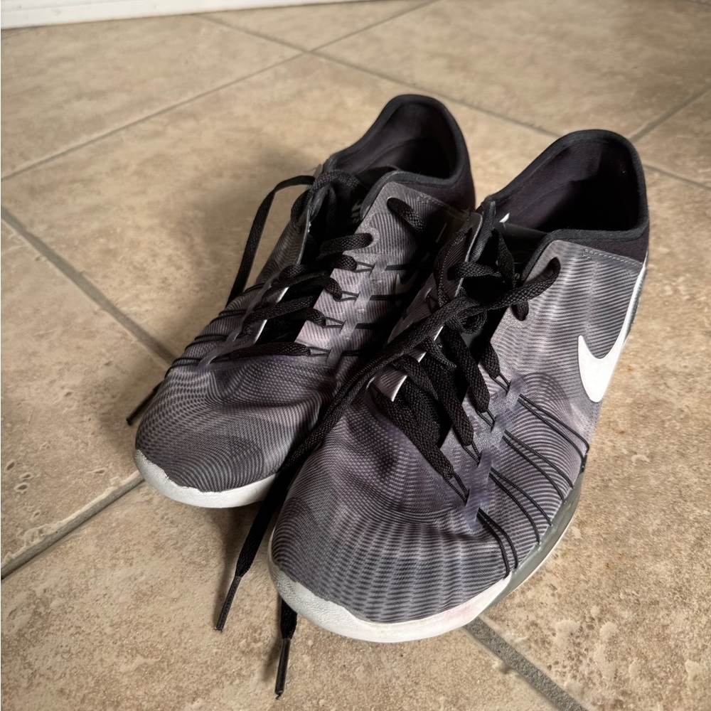 Nike Free TR6 Black and Gray Athletic Shoes